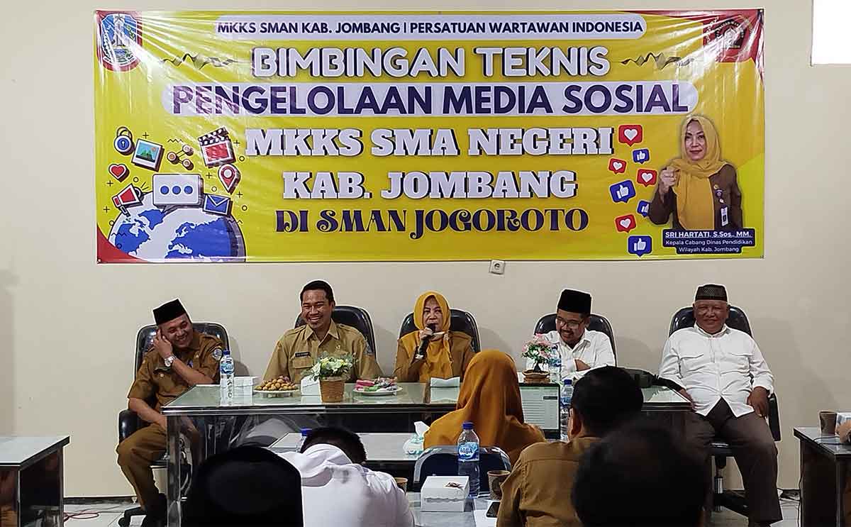 Suasana bimbingan teknis pengelolaan media sosial di SMAN Jogoroto, Jombang.