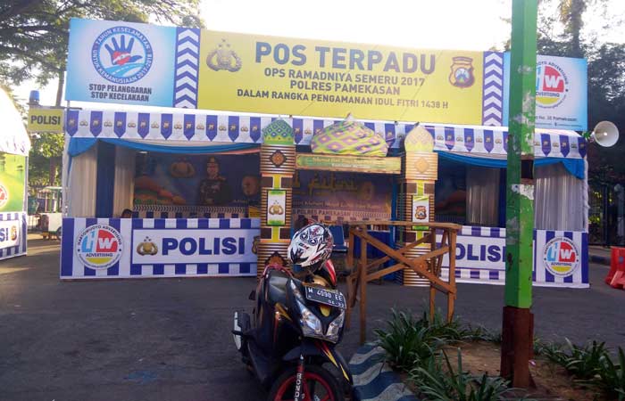 Salah satu pos pantau. foto: ERI SUGIANTO/ BANGSAONLINE