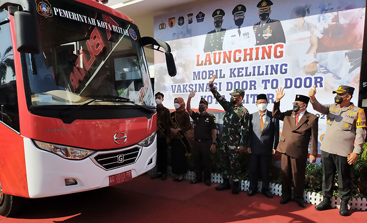 Peluncuran bus keliling vaksinasi door to door. (foto: ist)