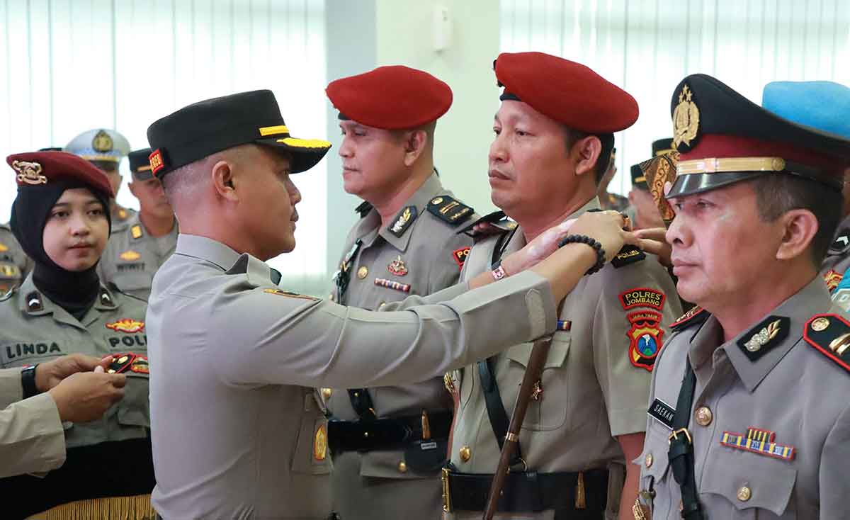 Kapolres Gresik Pimpin Sertijab Kasatresnarkoba dan Kasat Tahti
