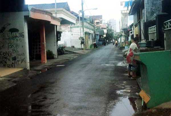 Satu sudut Gang Dolly. Sepi jika siang. foto: istimewa