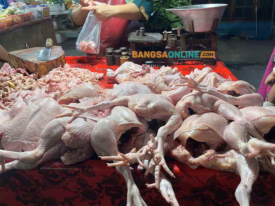 Jelang Tahun Baru 2026 Harga Sembako di Lumajang Merosot, Ayam Kampung Paling Drastis