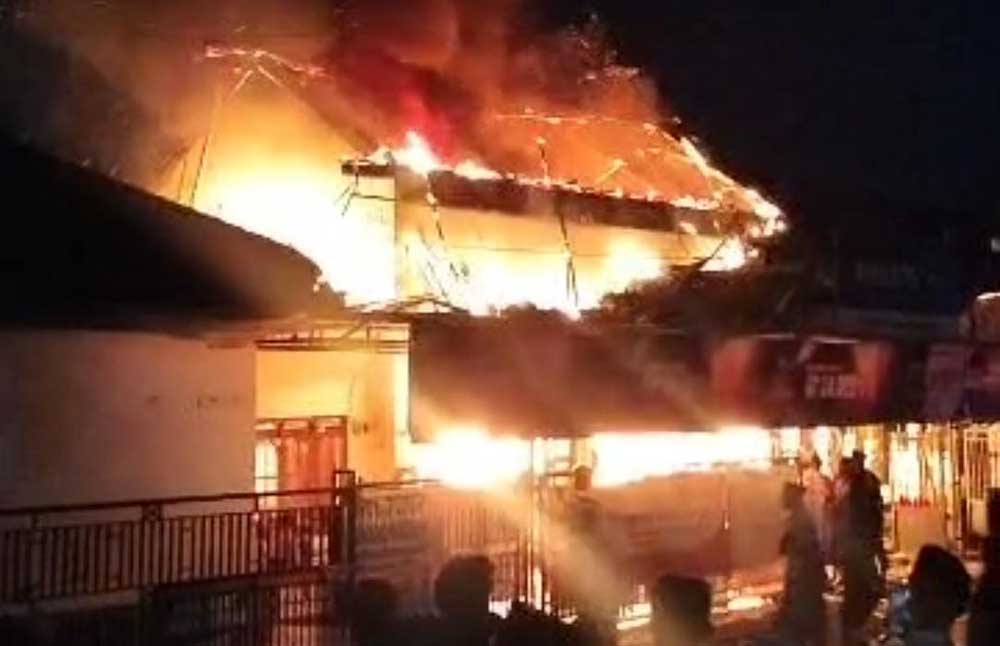 Toko Bangunan dan Rumah di Kabupaten Pamekasan Ludes Terbakar