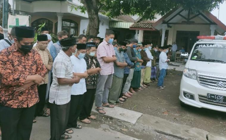 Gus Barra Jadi Imam Salat Jenazah Kiai Baidhowi, Plt Dewan Syuro PKB Mojokerto