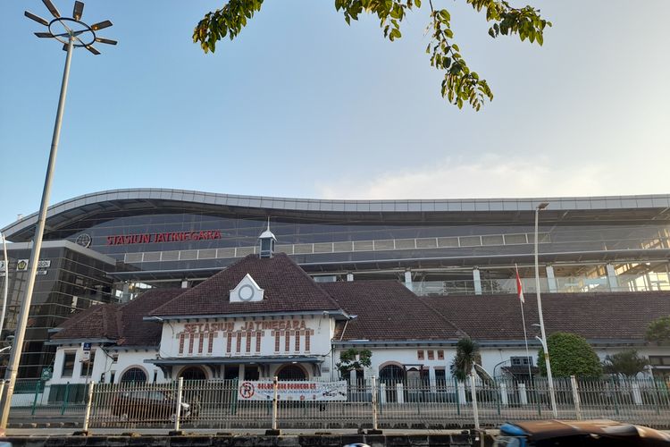 16 Kereta Api Jarak Jauh akan Berhenti di Stasiun Jatinegara Khusus 1 Mei 2023. Foto: Ist