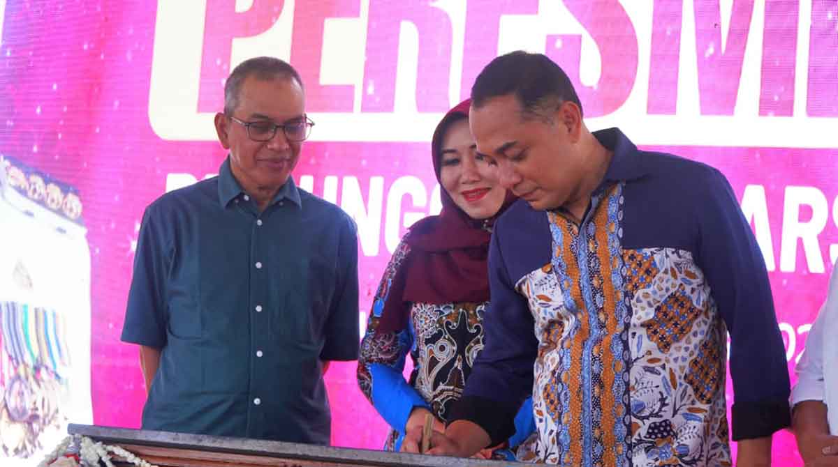 Anggota DPD RI Dapil Jawa Timur, Lia Istifhama, saat menghadiri peresmian RPH-Unggas oleh Wali Kota Surabaya, Eri Cahyadi, di Kecamatan Lakarsantri.