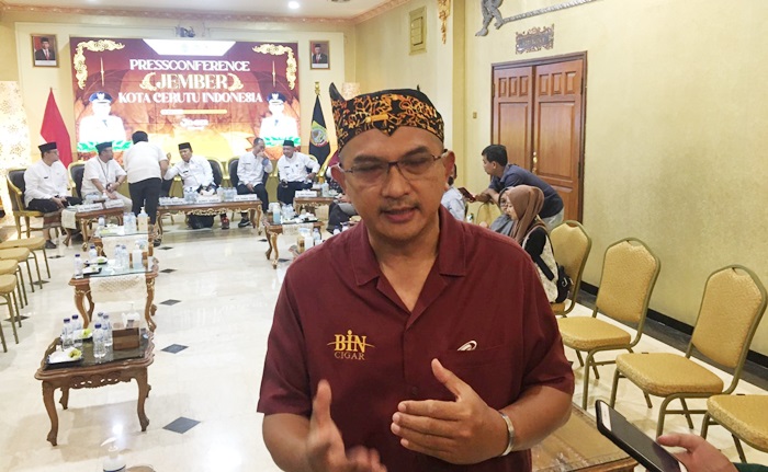 Pemilik Pabrik Boss Image Nusantara (BIN) Cigar Jember, Febrian Ananta Kahar.