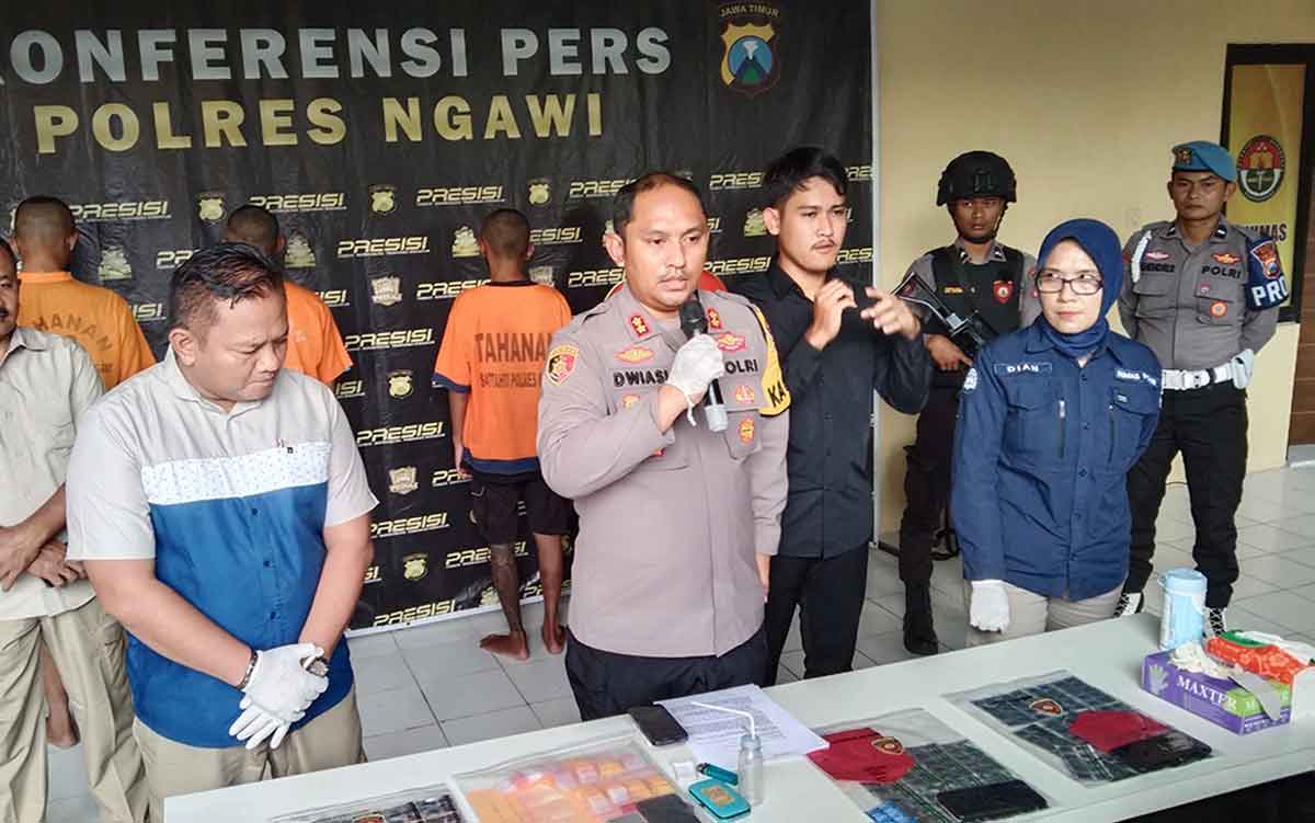 Kapolres Ngawi, AKBP Dwiasi Wiyatputera saat menggelar pers release hasil ungkap penyalah gunaan narkoba, Kamis (16/2/2023)