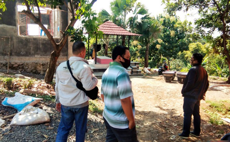 Pembangunan gedung SMK Alam Raya hampir selesai.