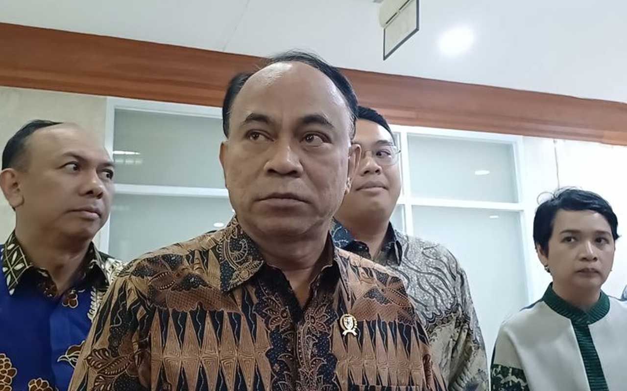Menkominfo, Budi Arie Setiyadi, saat digedung DPR RI, Selasa (10/9/2024). Foto: Kompas.com.