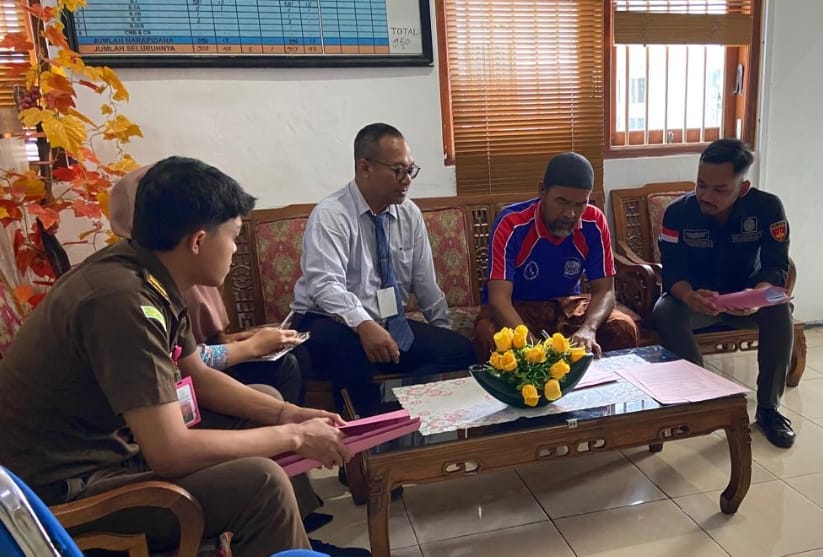 Tim PU saat menerima penyerahan Tahap II Tersangka dan Barang Bukti Kasus Dugaan Korupsi Korporasi Sapi. (Ist). 
