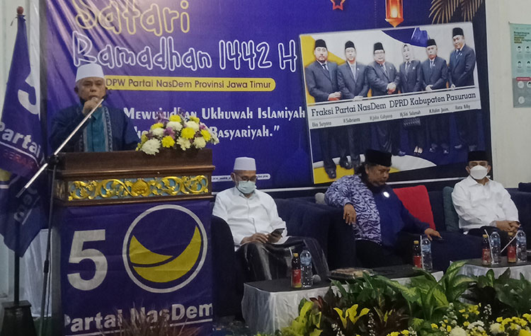 Jajaran Partai Nasional Demokrat (Nasdem) Jawa Timur mengelar Safari Ramadan ke Pondok Pesantren (Ponpes) Roudlotun Nursalim Podokaton di Desa Bayeman, Kecamatan Gondangwetan, Kabupaten Pasuruan, Minggu (2/5/2021). (foto: ist)