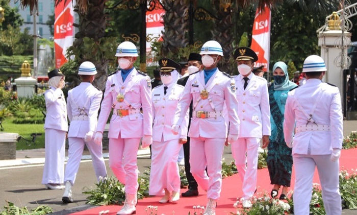 Prosesi pelantikan Bupati dan Wakil Bupati Blitar di Gedung Negara Grahadi Surabaya, Jumat (26/2/2021).