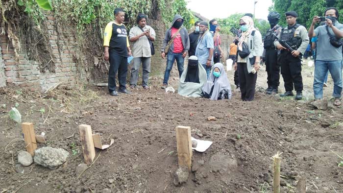Empat Jenazah Terduga Teroris Dimakamkan di Sidoarjo