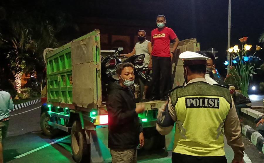 Ratusan Sepeda Motor Diangkut ke Mapolres Kediri, Kena Razia, Anak-Anak Muda Pulang Jalan Kaki  