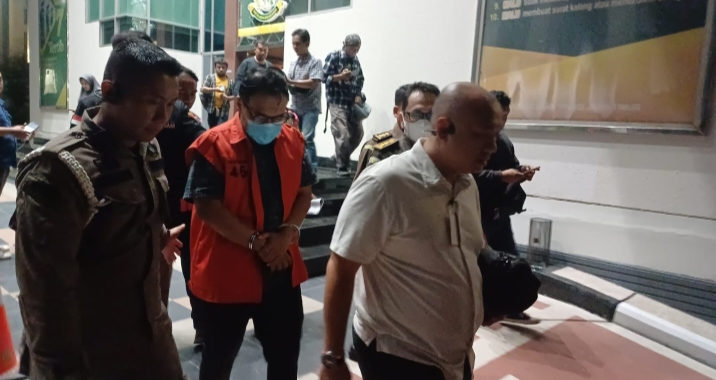 GSP saat digiring dari Kejati Jatim menuju rutan Kelas I Surabaya