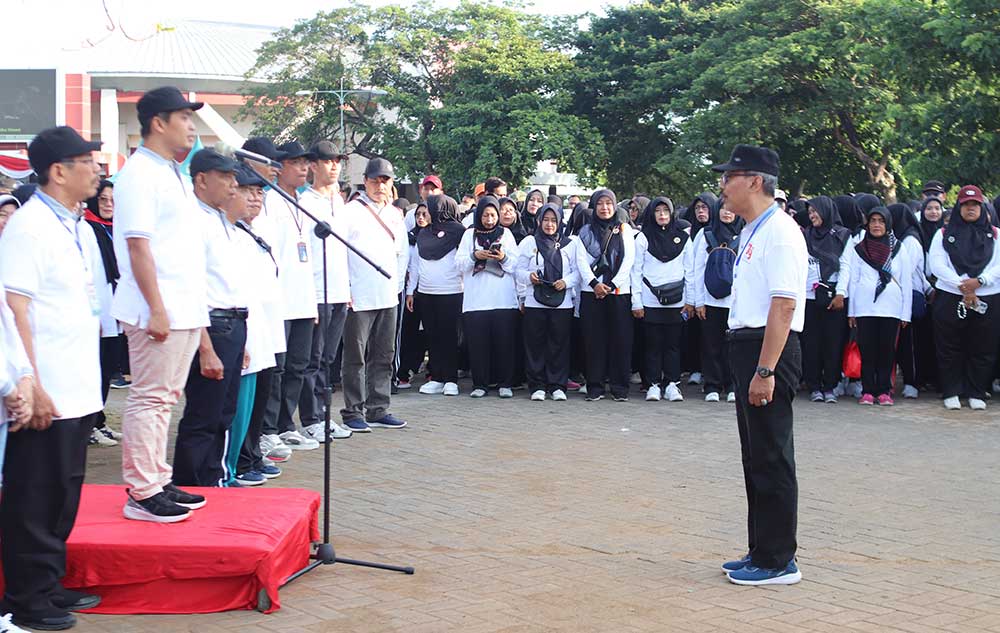 Ribuan Guru di Kota Pasuruan Ikuti Jalan Sehat Peringatan Hari PGRI ke-79 dan HGN