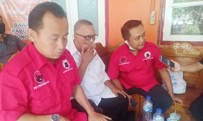 Kuasa Hukum Siswanto dan Kris saat mendapingi Beny memenuhi panggilan Bawaslu Ponorogo. 
