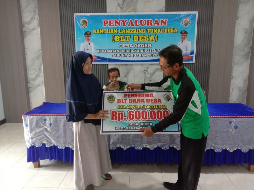 Asmaul Chomsah salah satu warga yang menerima BLT