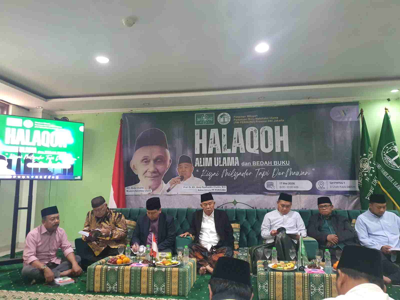 Para pembicara dalam bedah buku Kiai Miliarder Tapi Dermawah karya M. Mas