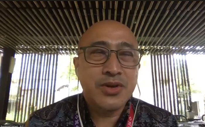 Direktur Perum Jasa Tirta I, Raymond Valiant Ruritan, saat memberi keterangan pers via zoom meeting terkait banjir di Kelurahan/Kecamatan Sutojayan, Kabupaten Blitar.