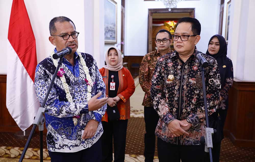 Pj. Gubernur Jawa Timur, Adhy Karyono, saat menyambut kunjungan kenegaraan Dubes Peru untuk Indonesia, Luis Tsuboyama.