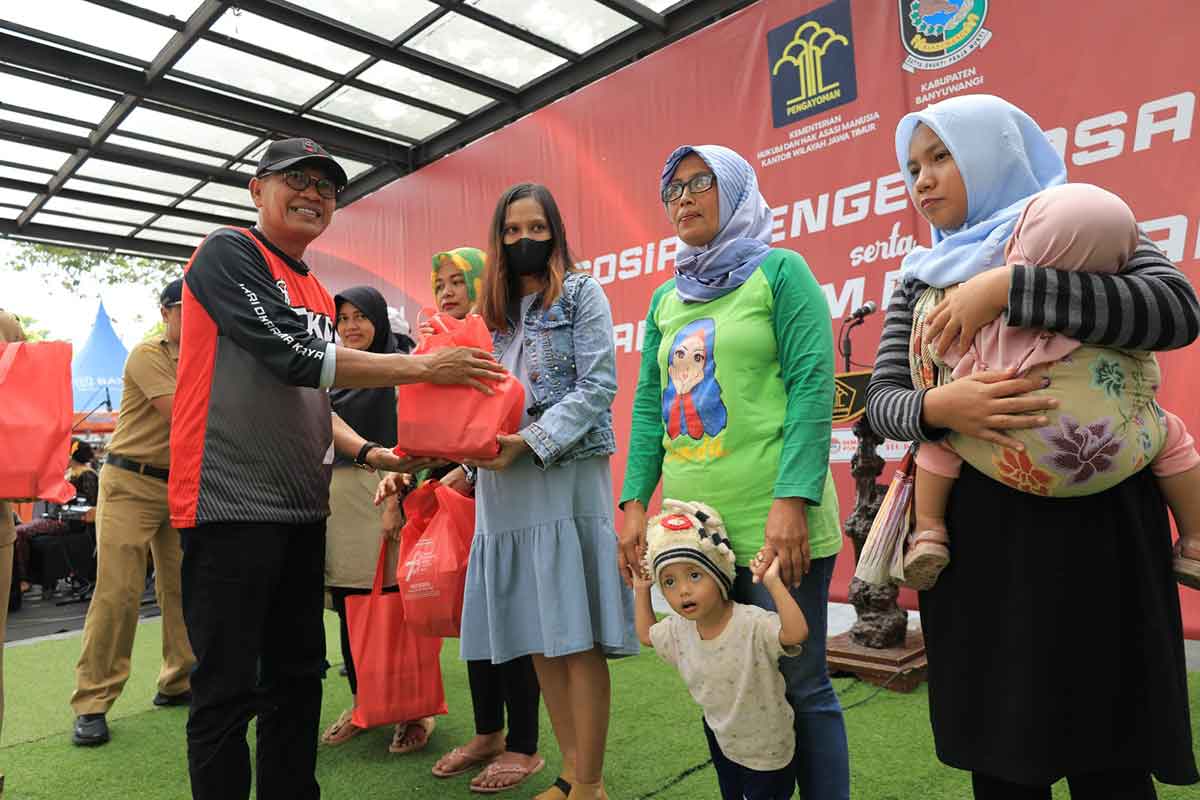 Jelang Hari Lahir, Kanwil Kemenkumham Jatim Gelar Pelayanan Publik dan Baksos di Banyuwangi