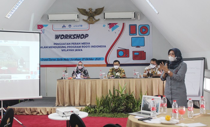 Direktur Plato Foundation Dita Amalia, dalam workshop penguatan peran media dalam mendukung program Roots Indonesia wilayah Jawa.