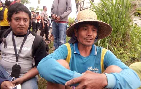 Patman, petani yang mengetahui 4 pelaku masuk di ladang miliknya. foto: SUWANDI/ BANGSAONLINE