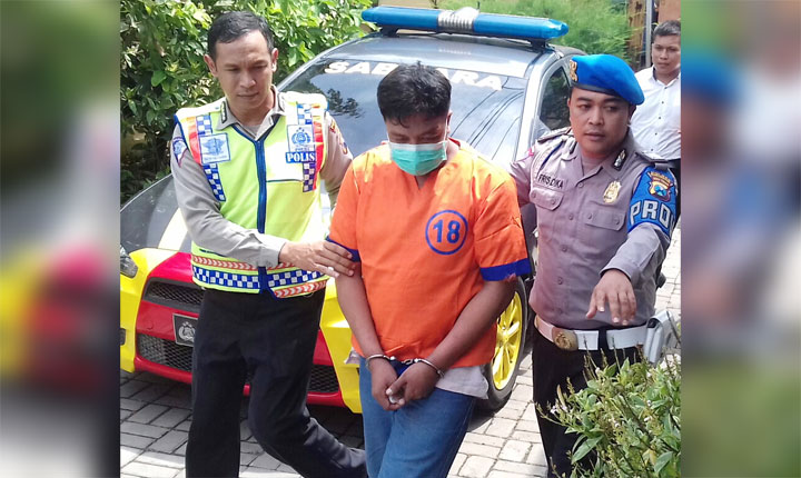 Tersangka pengedar sabu digelandang ke Mapolsek Wonoasih.