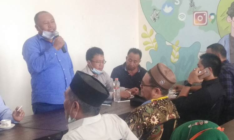 H. Sholahudin saat sambutan di hadapan para relawan.