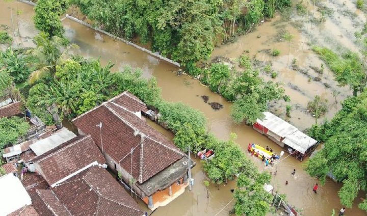 Banjir di Pasuruan. foto: Detik.com