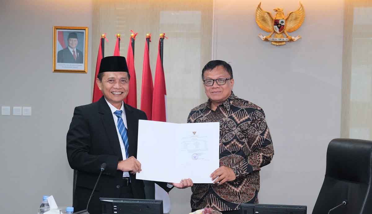 Sekjen Kementerian ATR/BPN bersama Wakil Penanggung Jawab dari BPK RI.