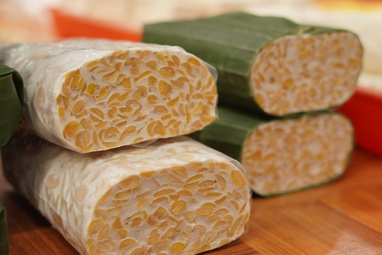 Lebih Sehat Tempe yang Dibungkus Plastik atau Daun Pisang? Ini Penjelasannya. Foto: Ist