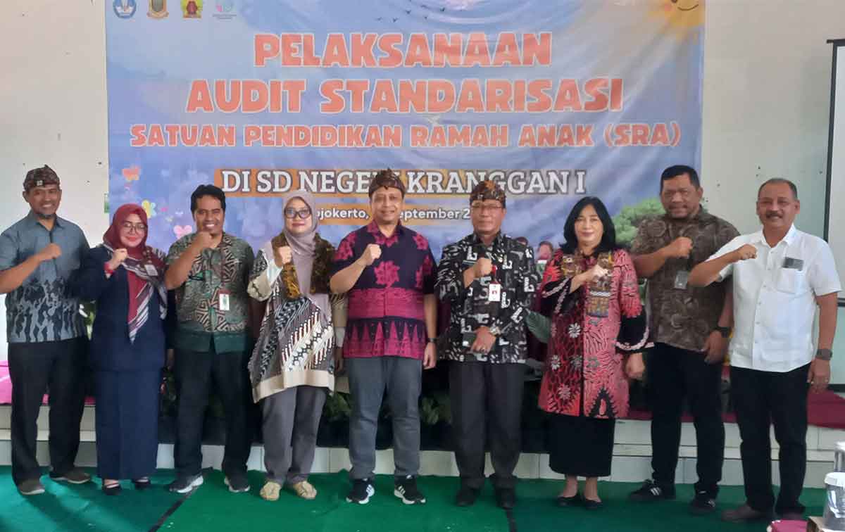 Tim Audit dari KemenPPPA dan Satuan Pendidikan Ramah Anak saat berada di SDN Kranggan I, Kota Mojokerto.