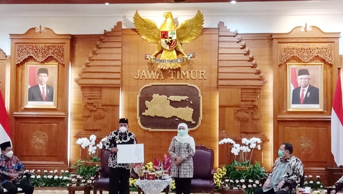 Gubernur Jatim Khofifah melantik Plt Bupati Nganjuk Marhaen Djumadi, Selasa (11/5/21).