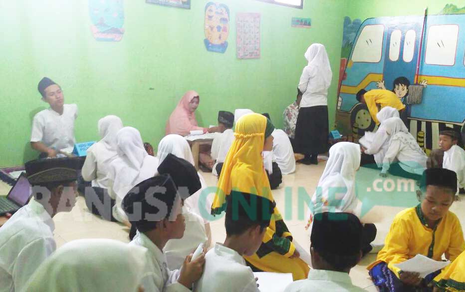 Para siswa di wilayah Senori saat mengikuti Munaqosah. foto: AHMAD/ BANGSAONLINE