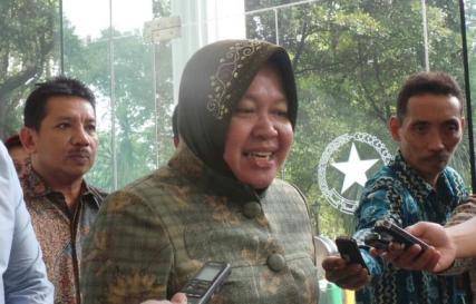 Wali Kota Surabaya, Risma, seusai bertemu Wakil Presiden Jusuf Kalla di Kantor Wapres, Jakarta, April lalu. (foto: kompas)