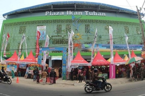 Plaza Ikan Tuban, Tempat Oleh-oleh Ikan Asap Favorit Para Wisatawan. Foto: Ist
