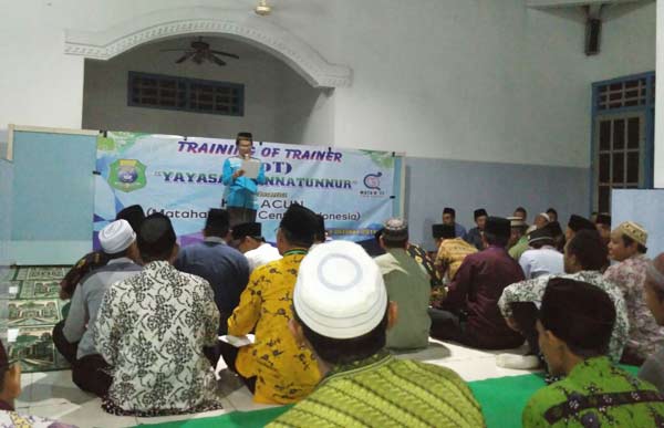 Peserta ToT pendidikan karakter saat mengikuti salah satu materi. foto: AHMAD/ BANGSAONLINE