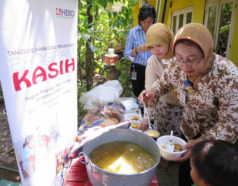 POSYANDU. Program penguatan posyandu dan kampanye kesehatan yang digelar PT Hero Supermarket Tbk di Kelurahan Sidodadi dan Simolawang Surabaya. foto : nisa/bangsaonline