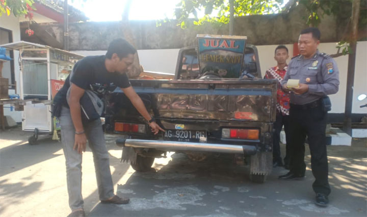 Mobil pikap misterius di kawasan Pusat Informasi Pariwisata dan Perdagangan (PIPP) Kota Blitar kini diamankan di Mapolsek Kepanjen Kidul.
