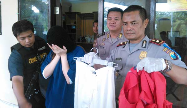 Janda cantik yang memiliki penampilan meyakinkan ini suka mencuri baju-baju bermerk. foto: ekoyono/ BANGSAONLINE