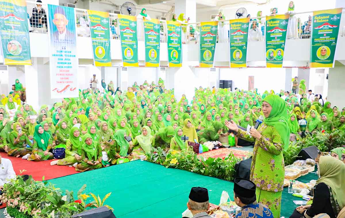 Ketua Umum Pengurus Pusat Muslimat Nahdlatul Ulama, Khofifah Indar Parawansa, saat memberi sambutan.