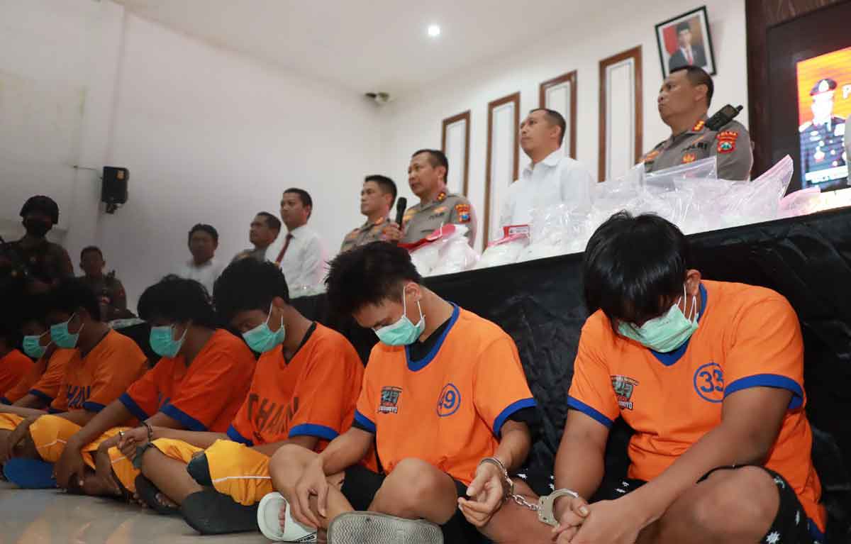 Jaringan pengedar narkoba internasional saat diekspose dalam konferensi pers yang berlangsung di Mapolda Jatim.