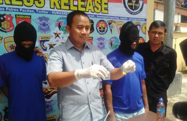AKP Agung Wibowo, Satreskoba Polres Pacitan, saat gelar perkara. 
