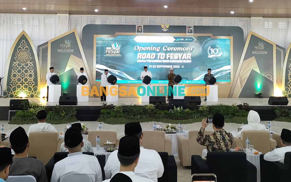 Acara Pembukaan Road to Festival Ekonomi Syariah (FESyar) Regional Jawa Tahun 2023 di Aula Muktamar Pondok Pesantren Lirboyo. Foto: MUJI HARJITA/BANGSAONLINE
