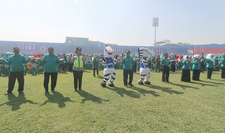 14 Ribu anak PAUD mengikuti senam Gemari di Stadion Kanjuruhan dalam peringatan Hari Himpaudi ke-14 tahun 2019.