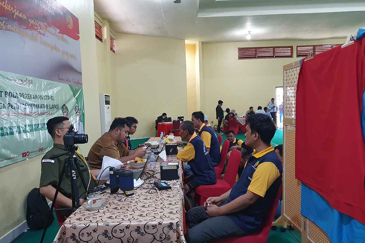 Jelang Pemilu 2024, Warga Binaan di Lapas Jatim Lakukan Perekaman e-KTP