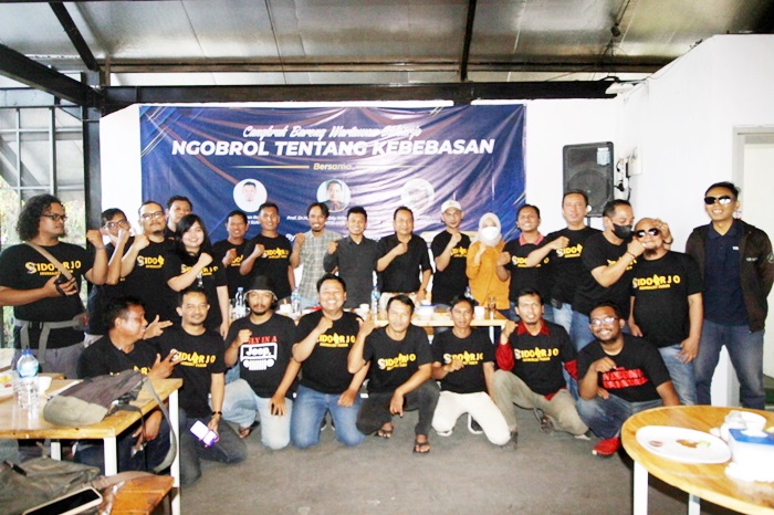 Acara Cangkruk Bareng Wartawan Sidoarjo bertajuk Ngobrol Tentang Kebebasan.